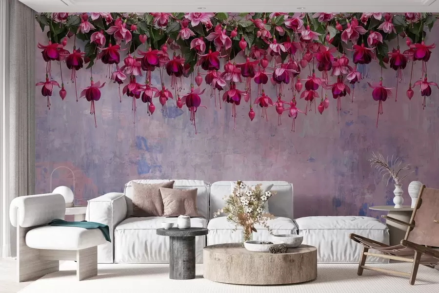 murais de parede Grandes flores fúcsia penduradas no alto sobre o fundo de uma parede retrô com imitação de arranhões w02132