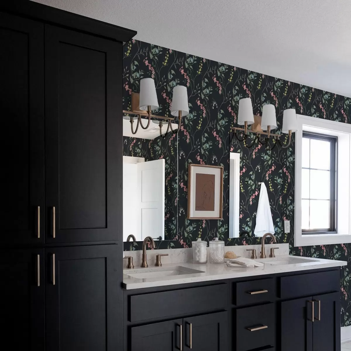 Papel de parede Flores, folhas e caules em um fundo escuro a00047