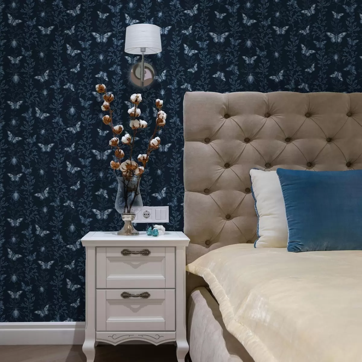 Papel de parede Composição com borboletas, folhas e insetos em um fundo azul a00073