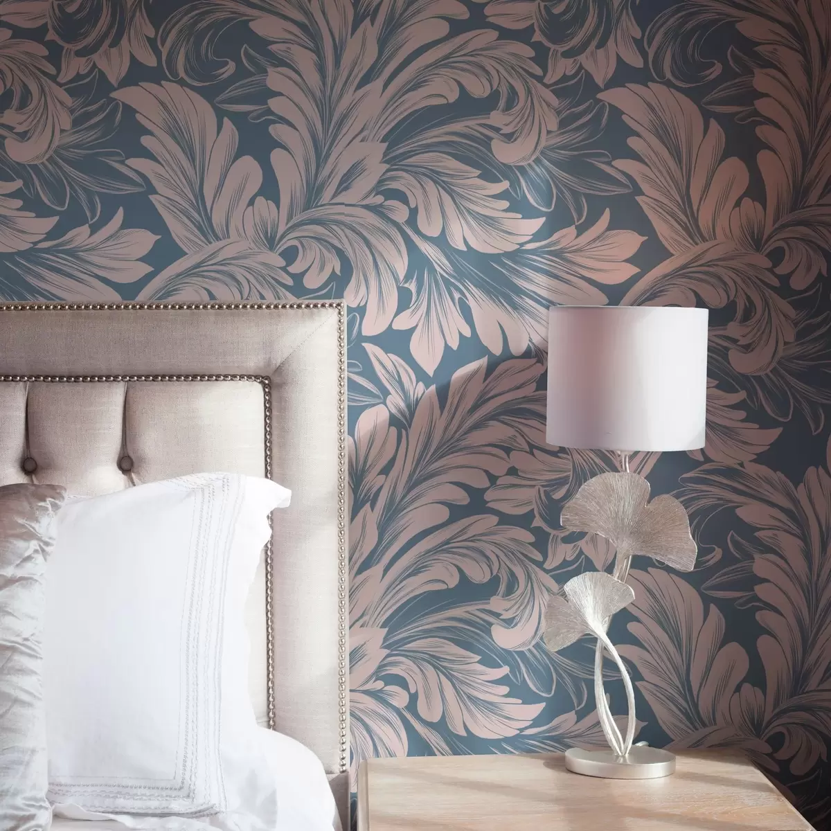 Papel de parede Cachos de plantas em tons de creme sobre fundo azul e cinza a00135v2