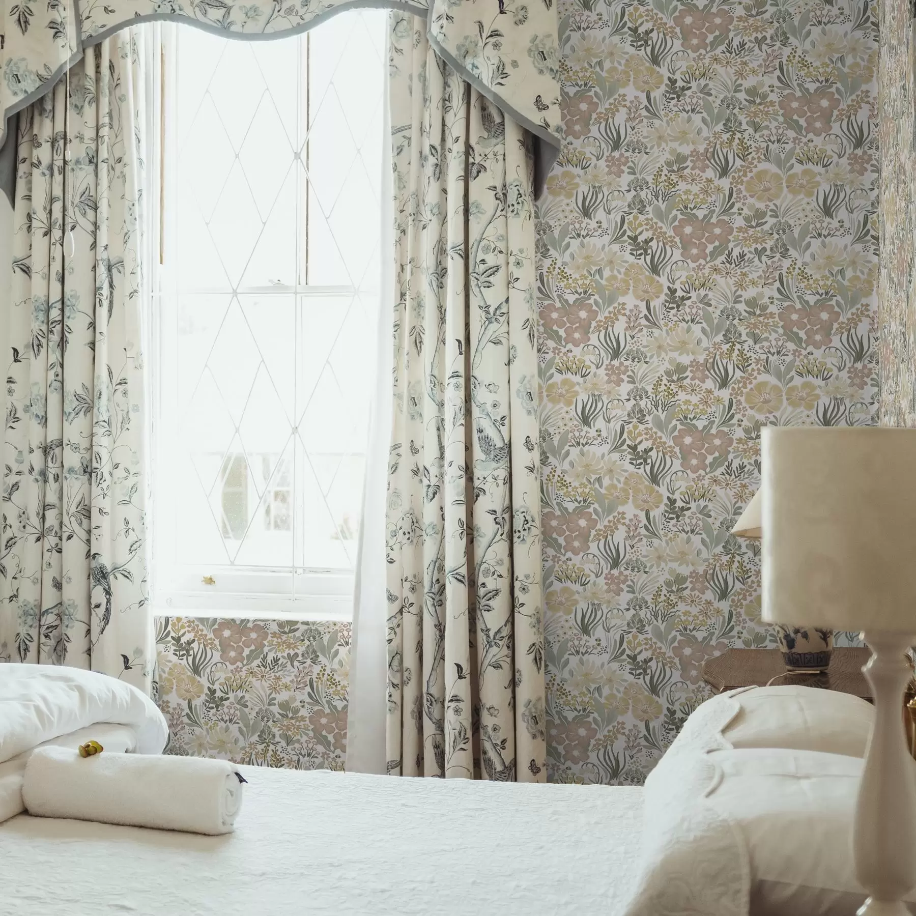 murais de parede Flores silvestres em aquarela sobre um fundo creme a00154