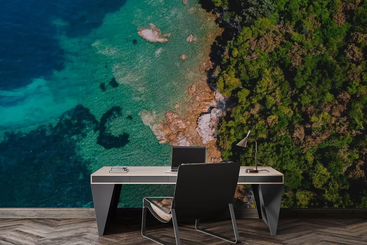 murais de parede Costa marítima da Espanha com águas marinhas, floresta de pinheiros, fotografia aérea w04099