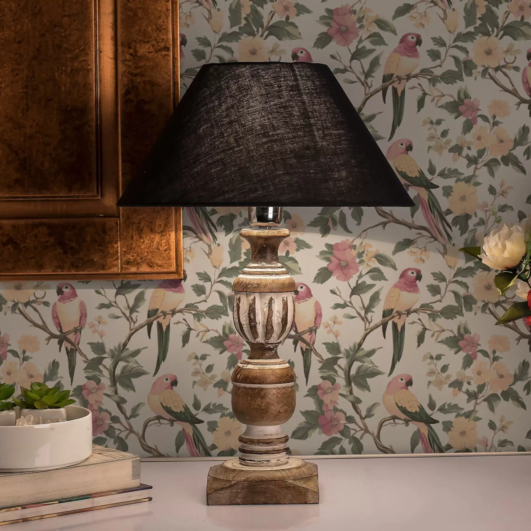 murais de parede Pássaros tropicais em galhos floridos em tons pastéis a00199