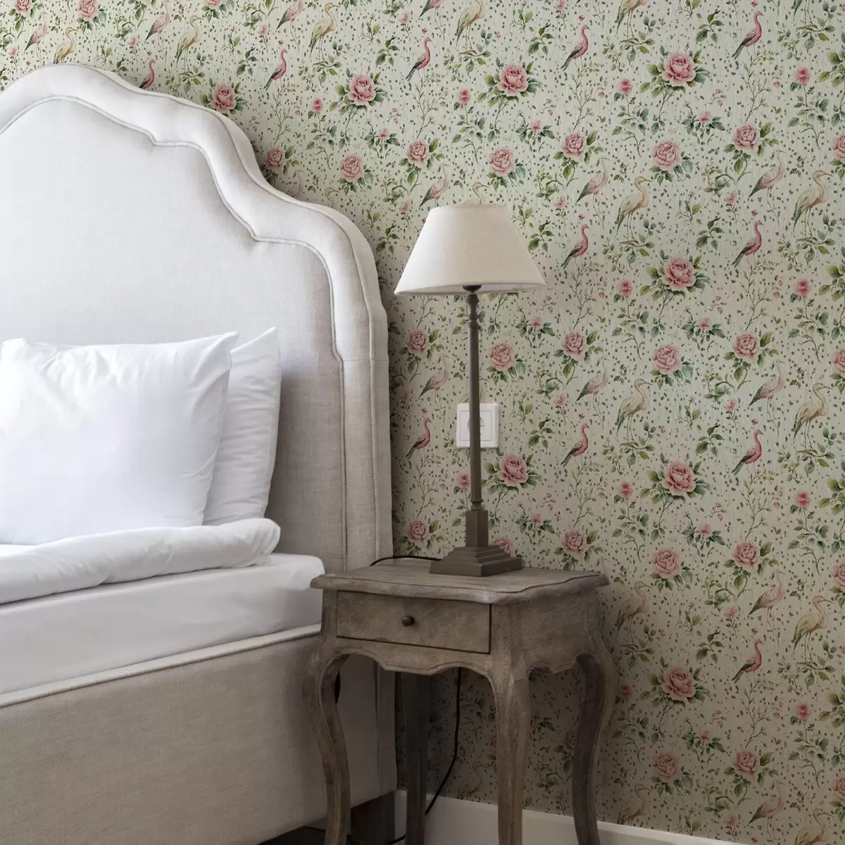 Papel de parede Rosas rosa pastel e pássaros em estilo shabby chic a00201