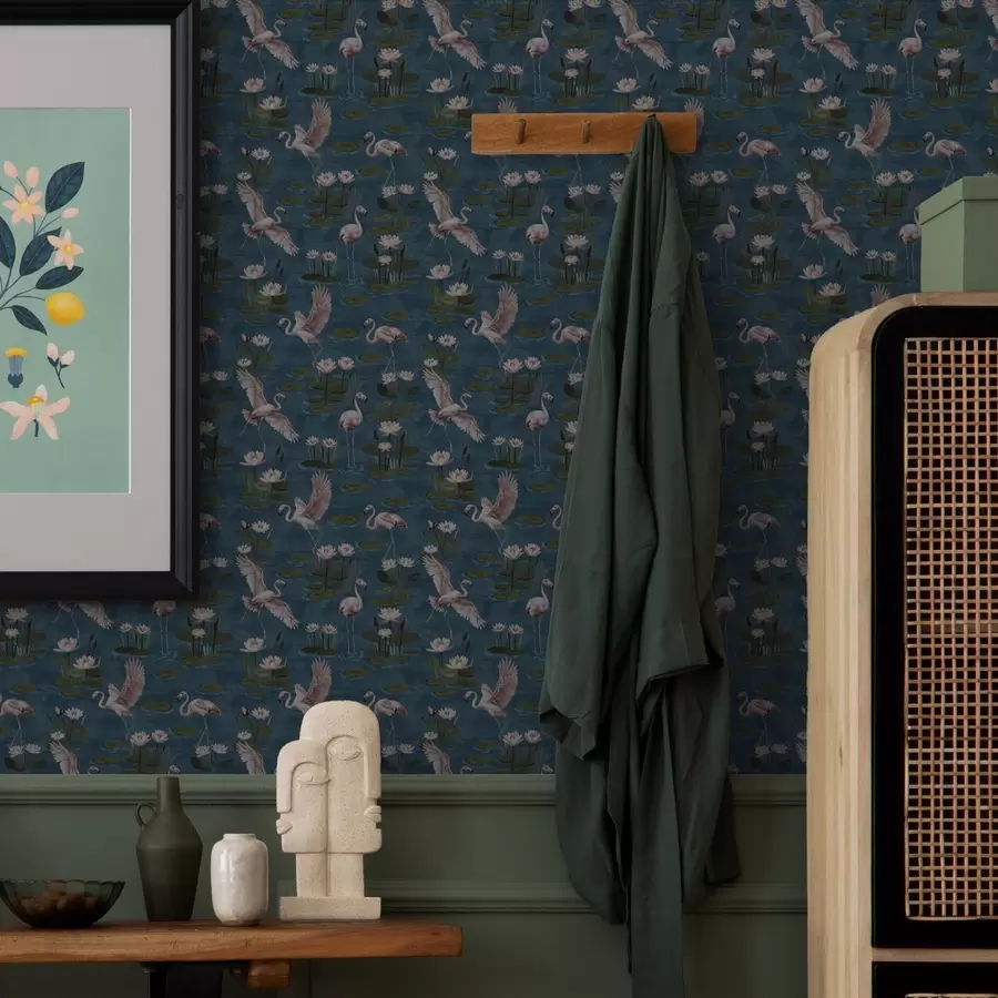 murais de parede Flamingo entre nenúfares, cena tropical em fundo azul-marinho a00237