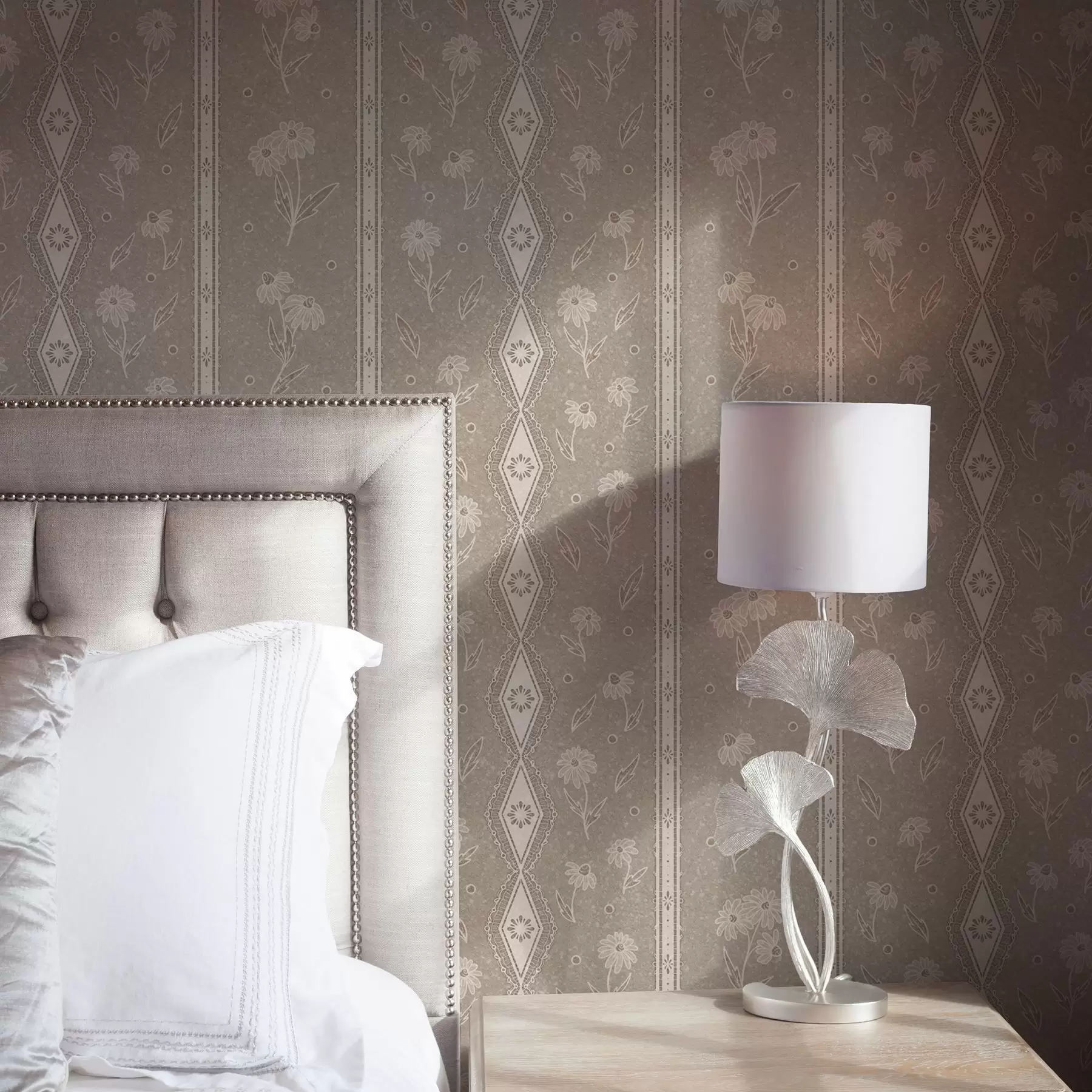murais de parede Listras com margaridas e rendas em um fundo cinza-bege a00295