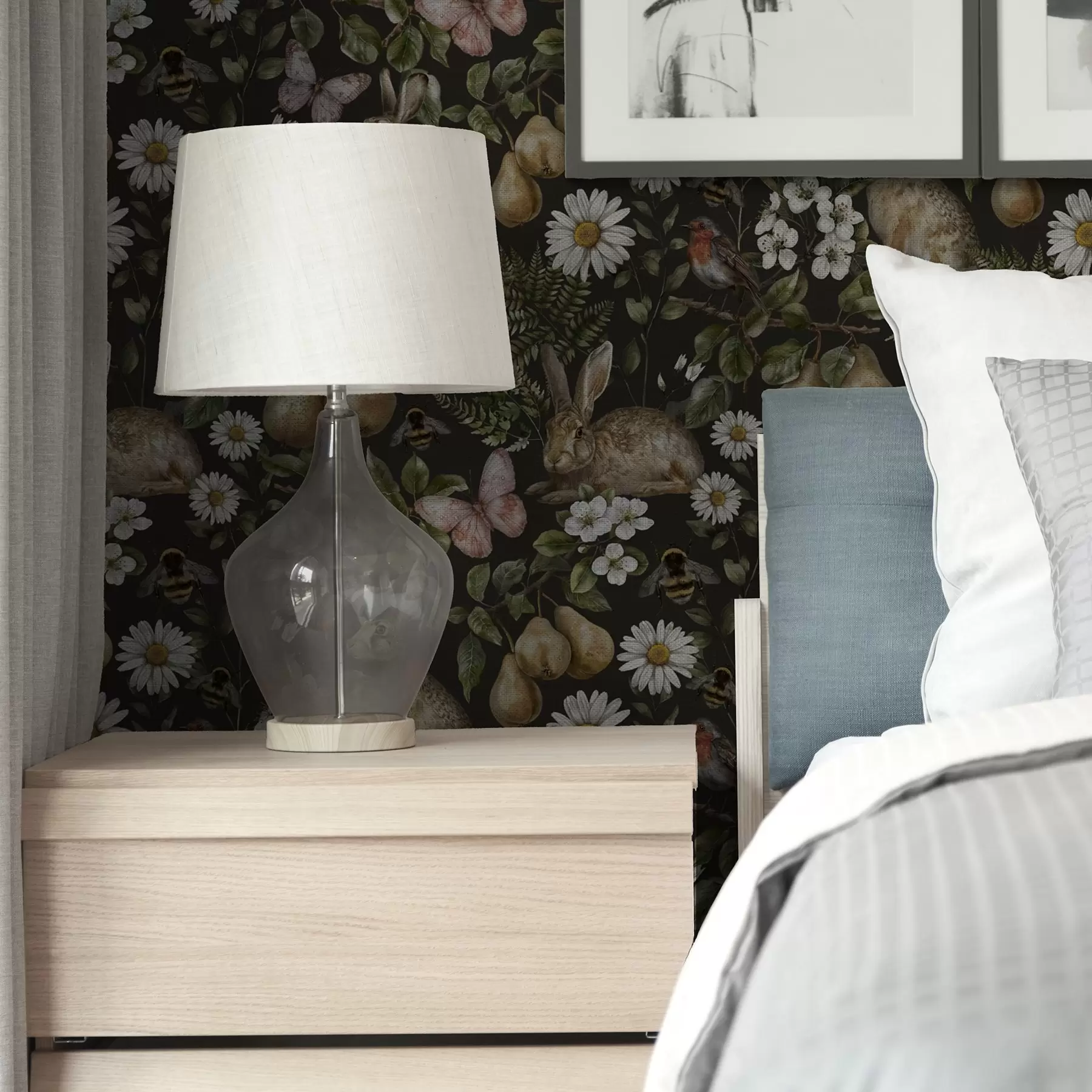 murais de parede Coelhos, peras, flores e insetos realistas em um fundo escuro a00401