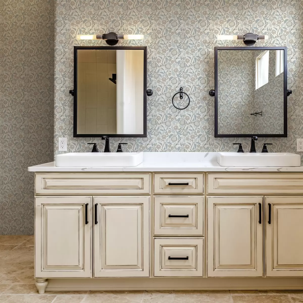 Papel de parede Romã silenciada e ramos de flores em estilo vintage a00383