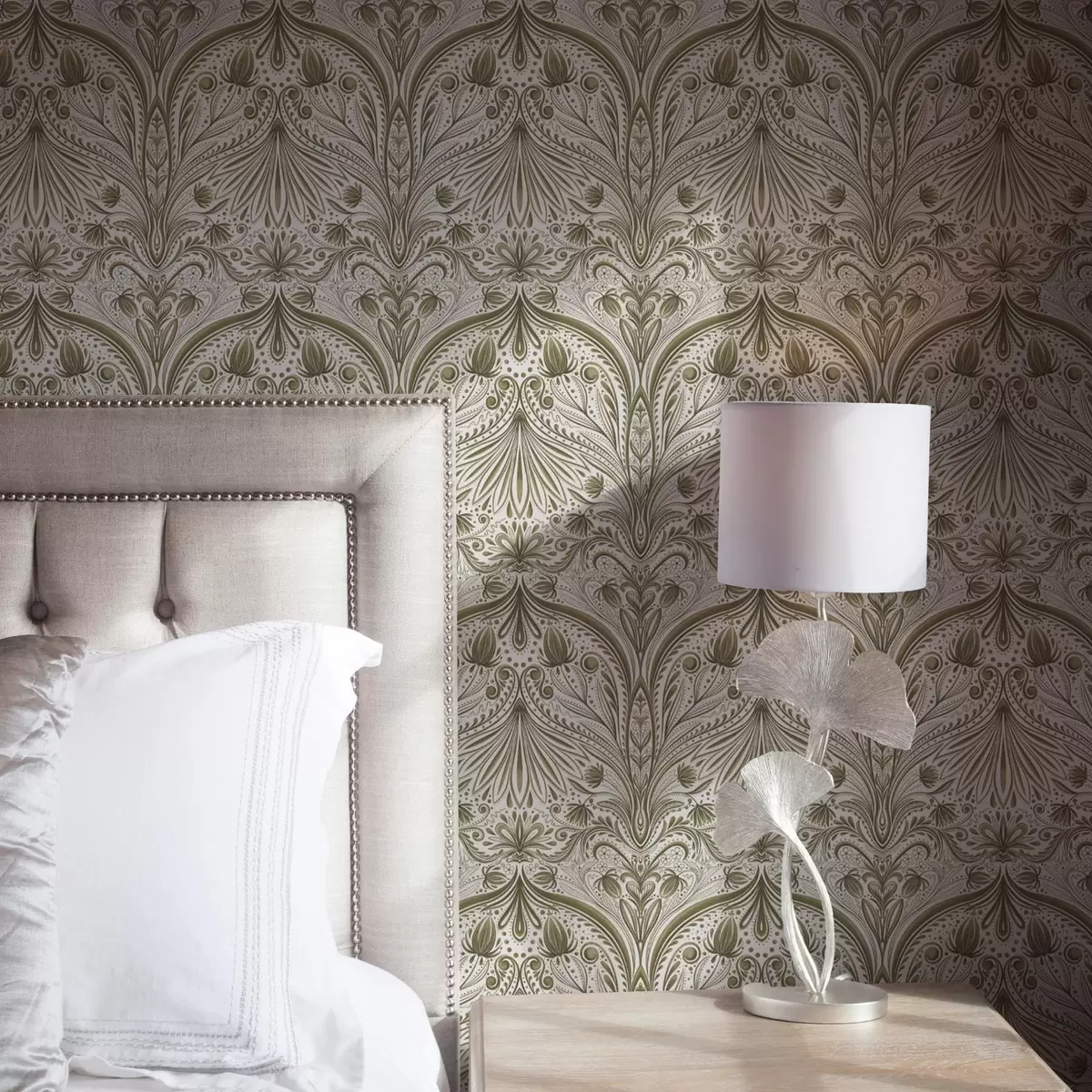 Papel de parede Padrão barroco simétrico com motivos florais a00436