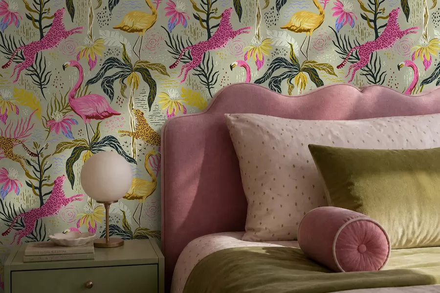 murais de parede Flamingos e leopardos brilhantes entre plantas tropicais a00470