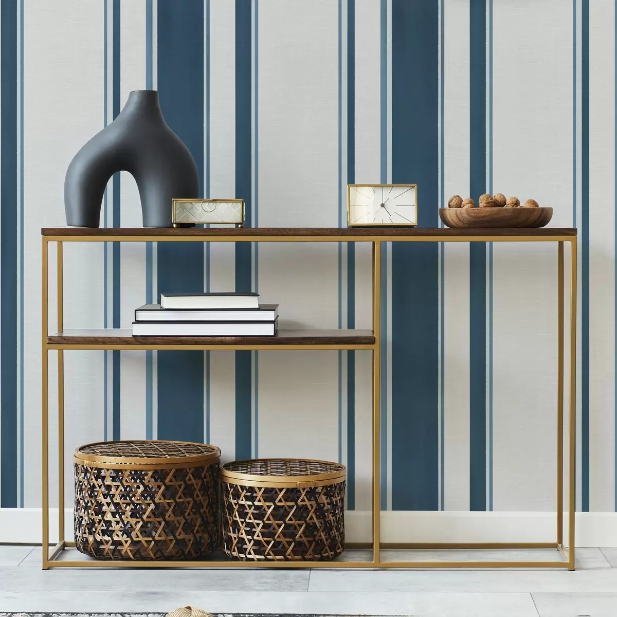 Papel de parede Listras verticais azuis e turquesa em um fundo claro a00528