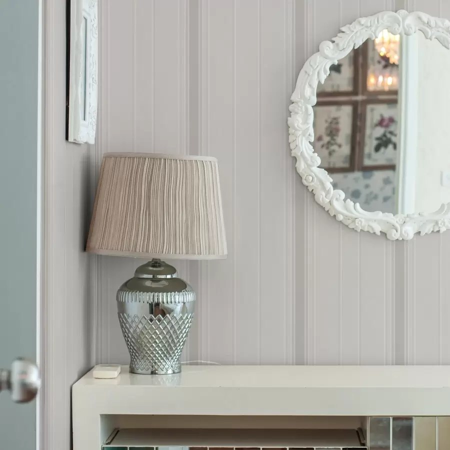 murais de parede Fundo bege com listras finas e médias em cinza e branco a00559