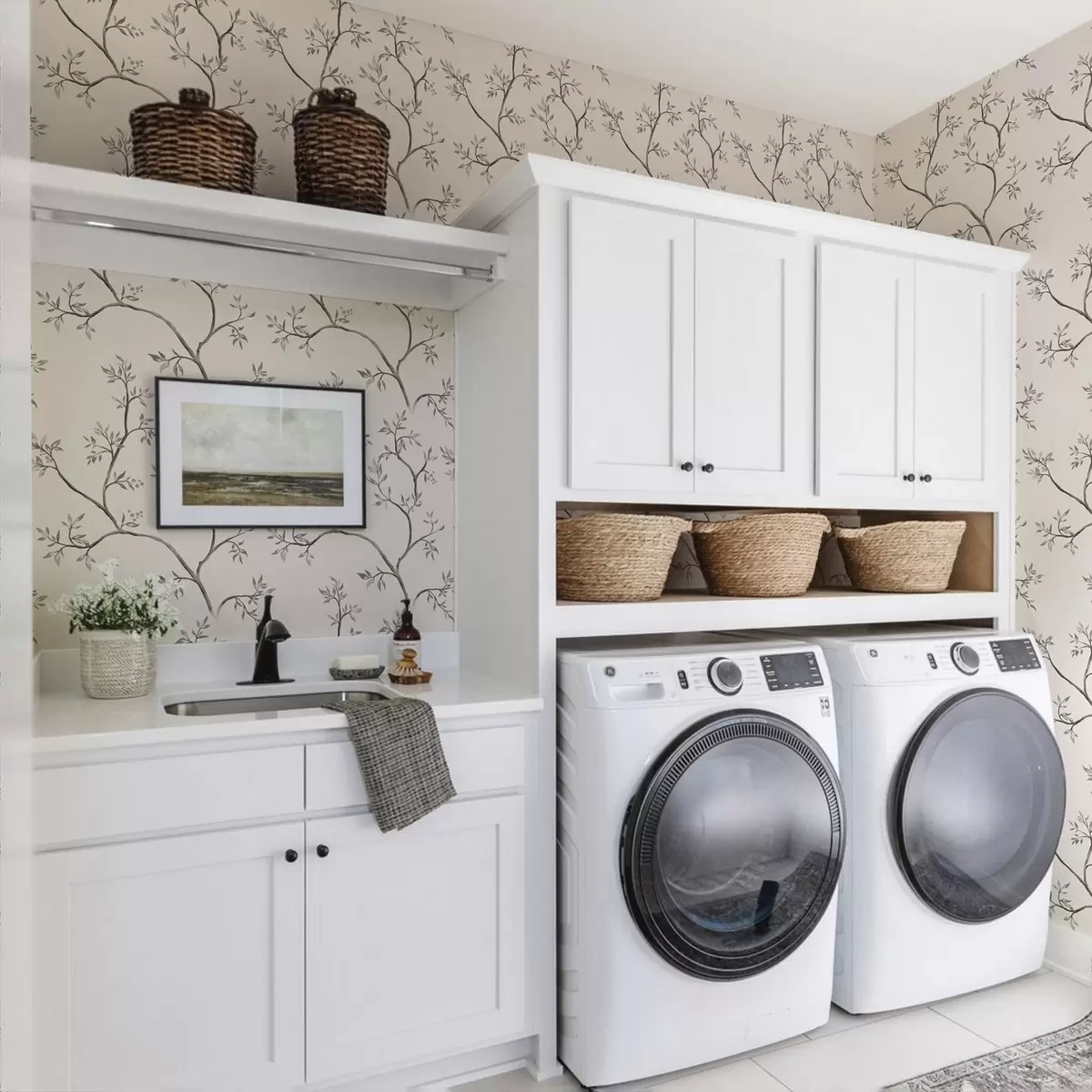 Papel de parede Galhos delicados com folhas sobre um fundo creme quente a00597v1