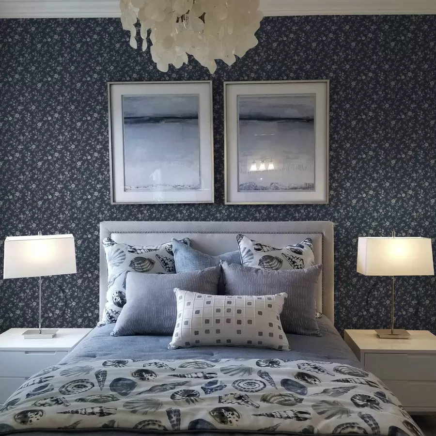 murais de parede Fundo azul-marinho escuro com finos galhos e flores bege a00612