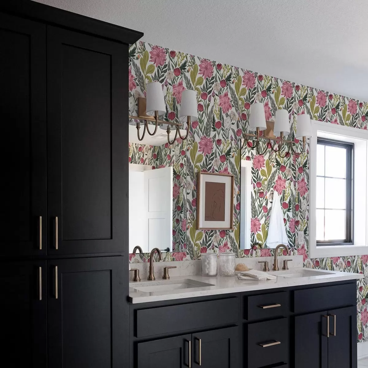 Papel de parede Flores exuberantes em tons de rosa e creme sobre fundo branco, textura impasto a00629v1