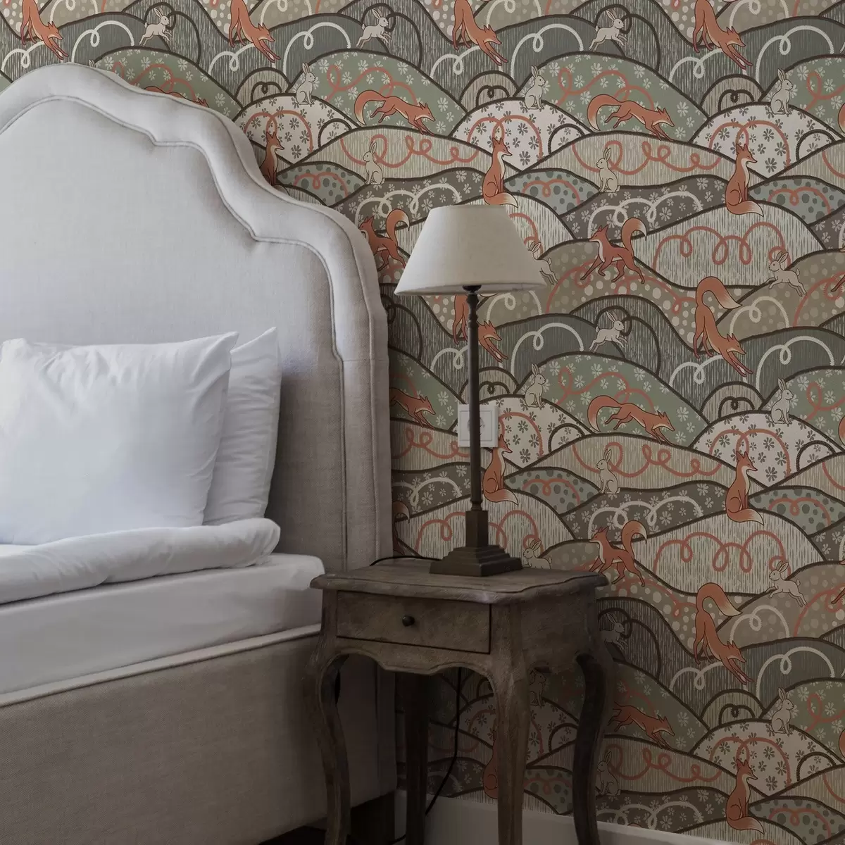 Papel de parede Raposas e lebres em colinas onduladas, padrão retrô a00690