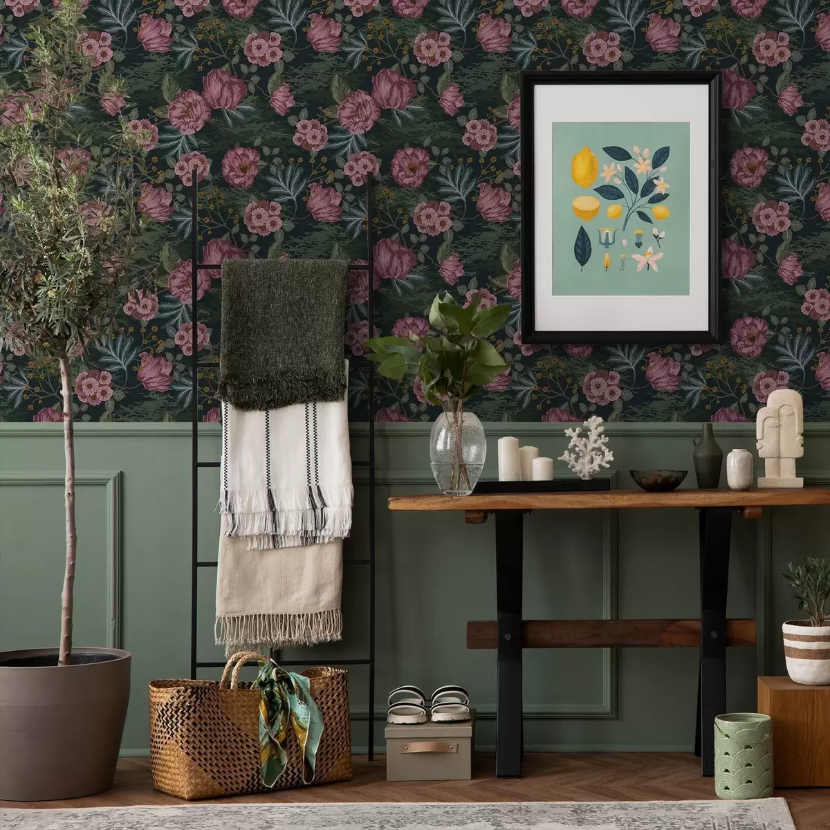 Papel de parede Flora escura com flores e folhas cor-de-rosa, fundo escuro a00724