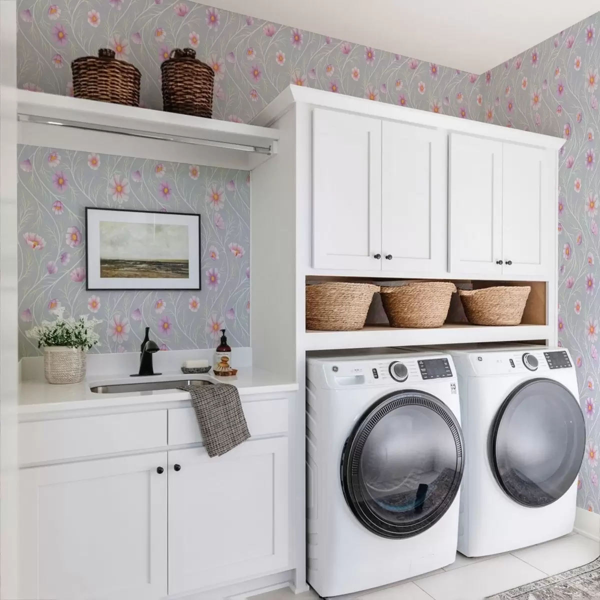 Papel de parede Cosmos rosa e hastes delgadas sobre fundo cinza a00791