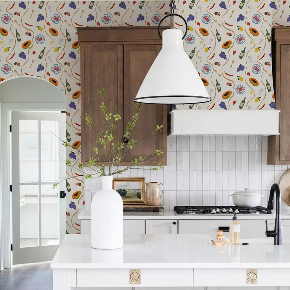 Papel de parede Garrafas, mamão, limões e especiarias sobre um fundo claro a00802