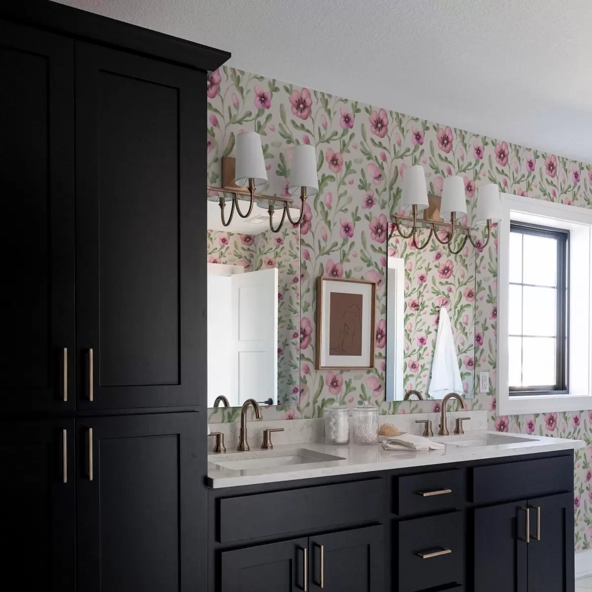 Papel de parede Papoulas delicadas em rosa com folhas em técnica de aquarela a00830