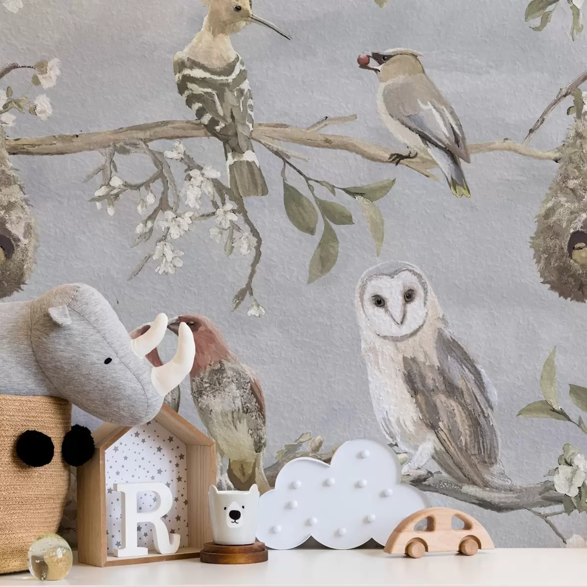 Papel de parede Pássaros em galhos com flores sobre fundo cinza a00738