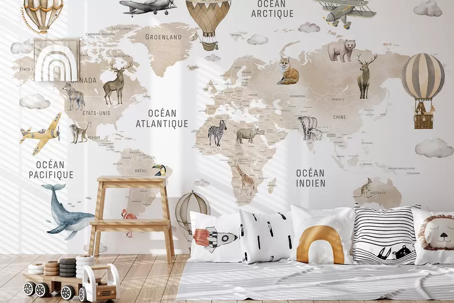 murais de parede Mapa em estilo aquarela para crianças com animais e balões de ar quente. Idioma francês. Cor bege. c00001frv2