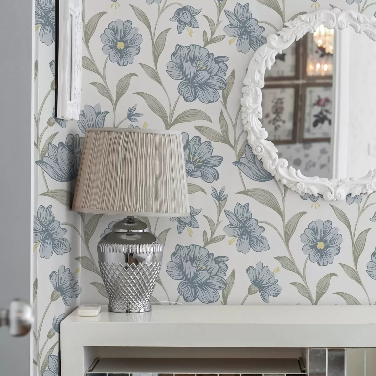 Papel de parede Flores azuis empoeiradas com folhas de oliveira sobre fundo branco a00780