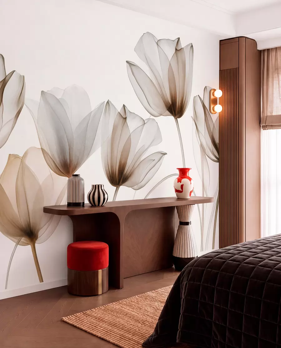 murais de parede Flores de tulipa translúcidas em tons de marrom e branco com hastes longas, contra um fundo claro, arte floral delicada e texturizada w09538v1
