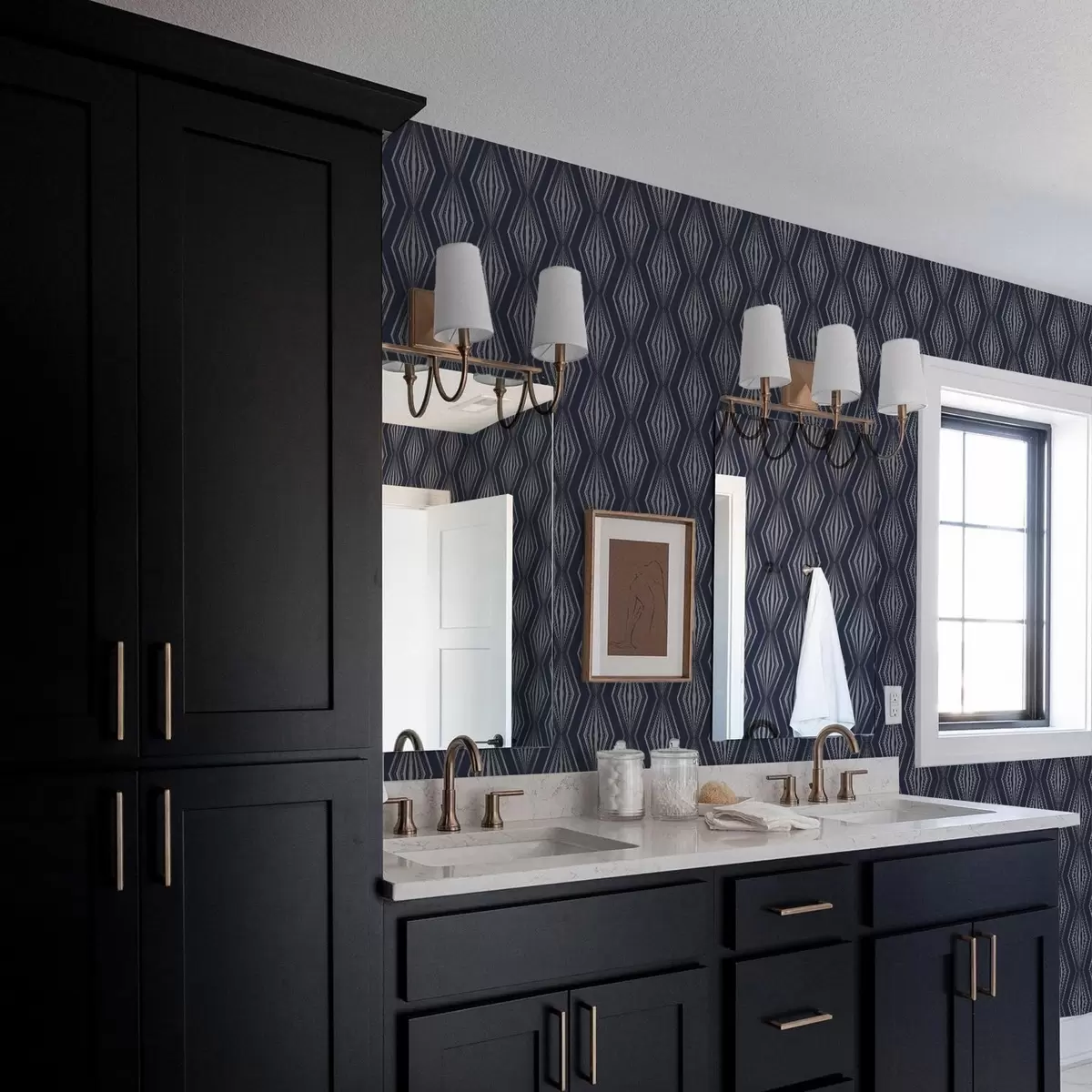 Papel de parede Diamantes geométricos em forma de raios sobre um fundo azul escuro a00925