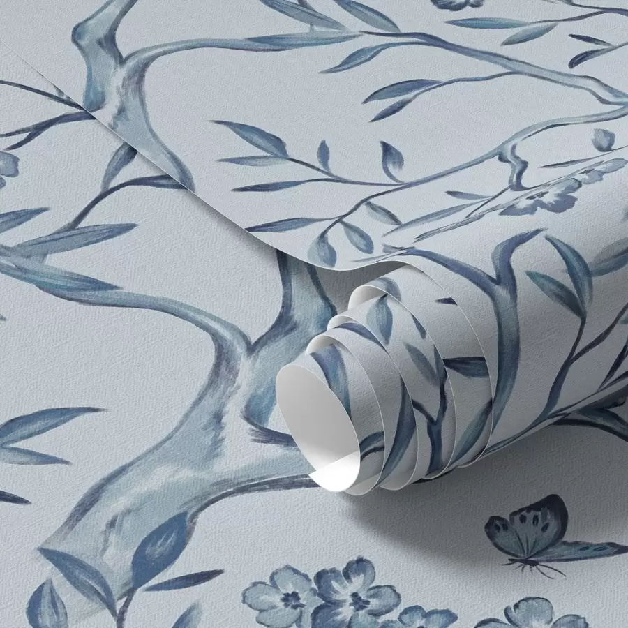 murais de parede Galhos azuis em aquarela com flores e borboletas sobre fundo claro a00951