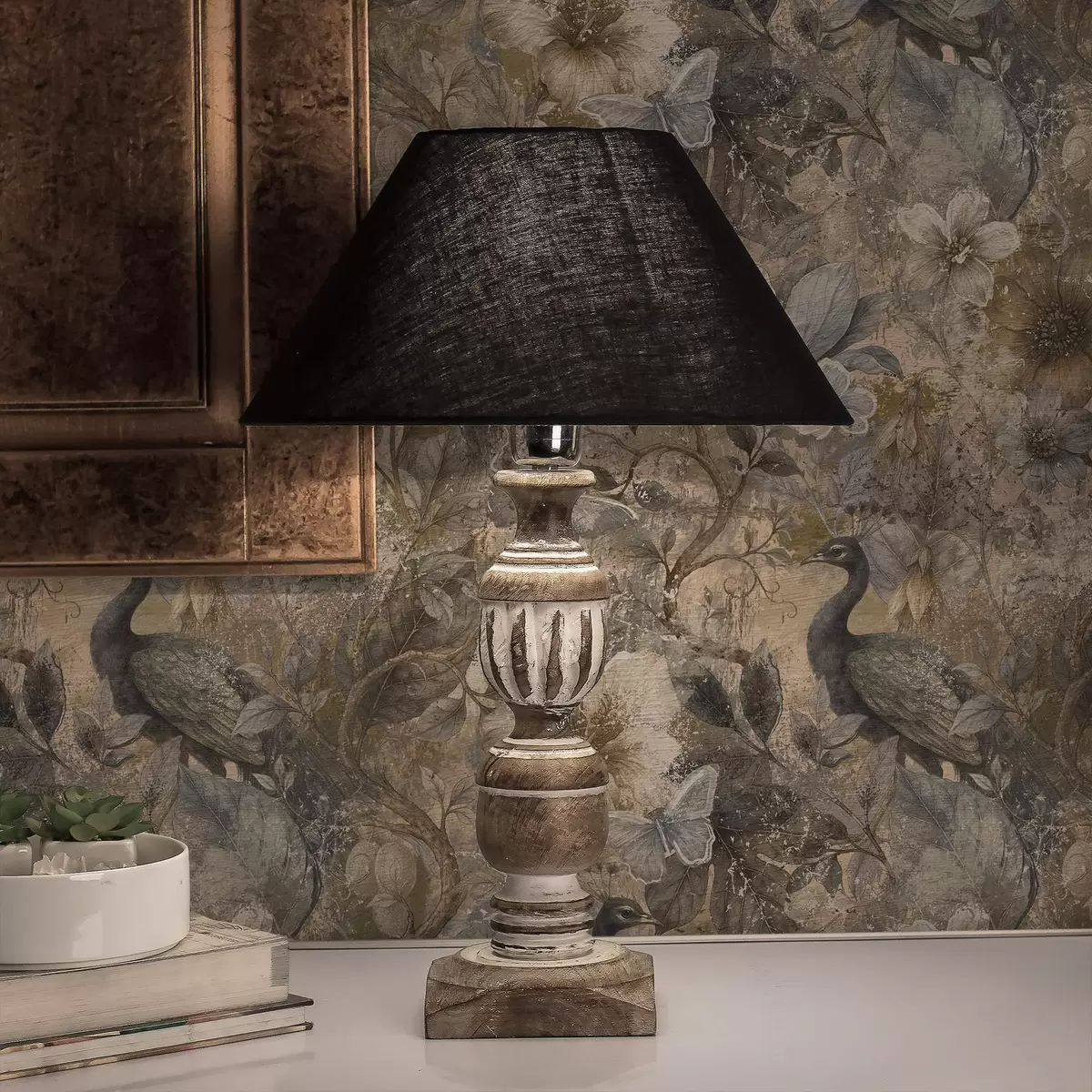 Papel de parede Colagem floral envelhecida com pavões e borboletas a00897