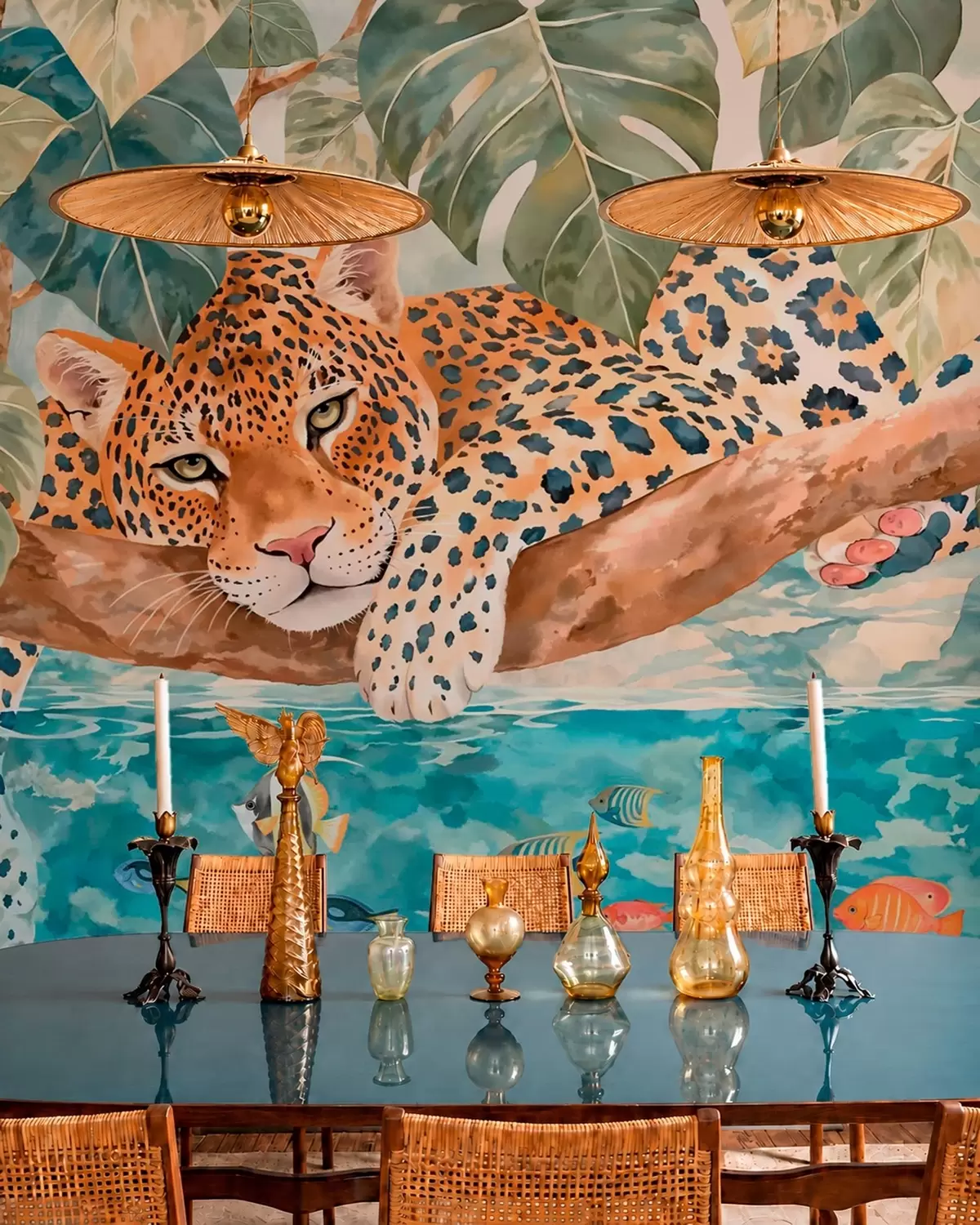 murais de parede Leopardo em um galho acima da água, com peixes coloridos w05954